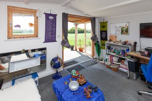 6 Hillside_Summer House- click for photo gallery